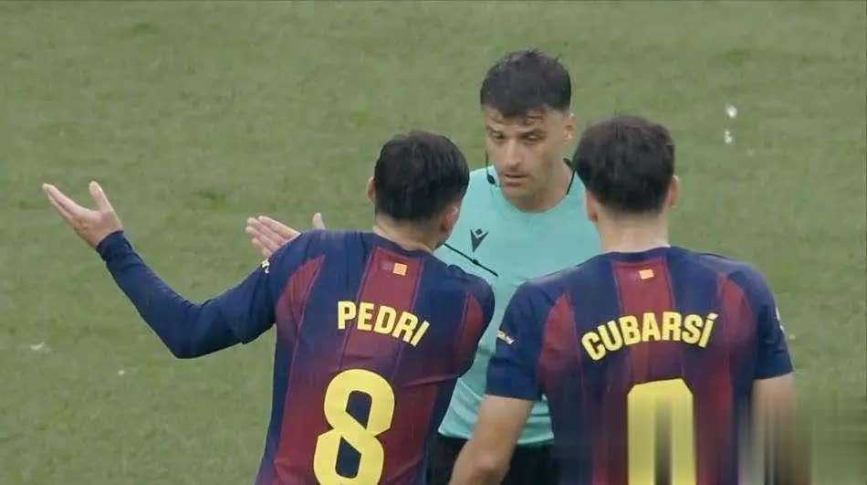 巴萨前锋补时绝杀，球队逆转胜利