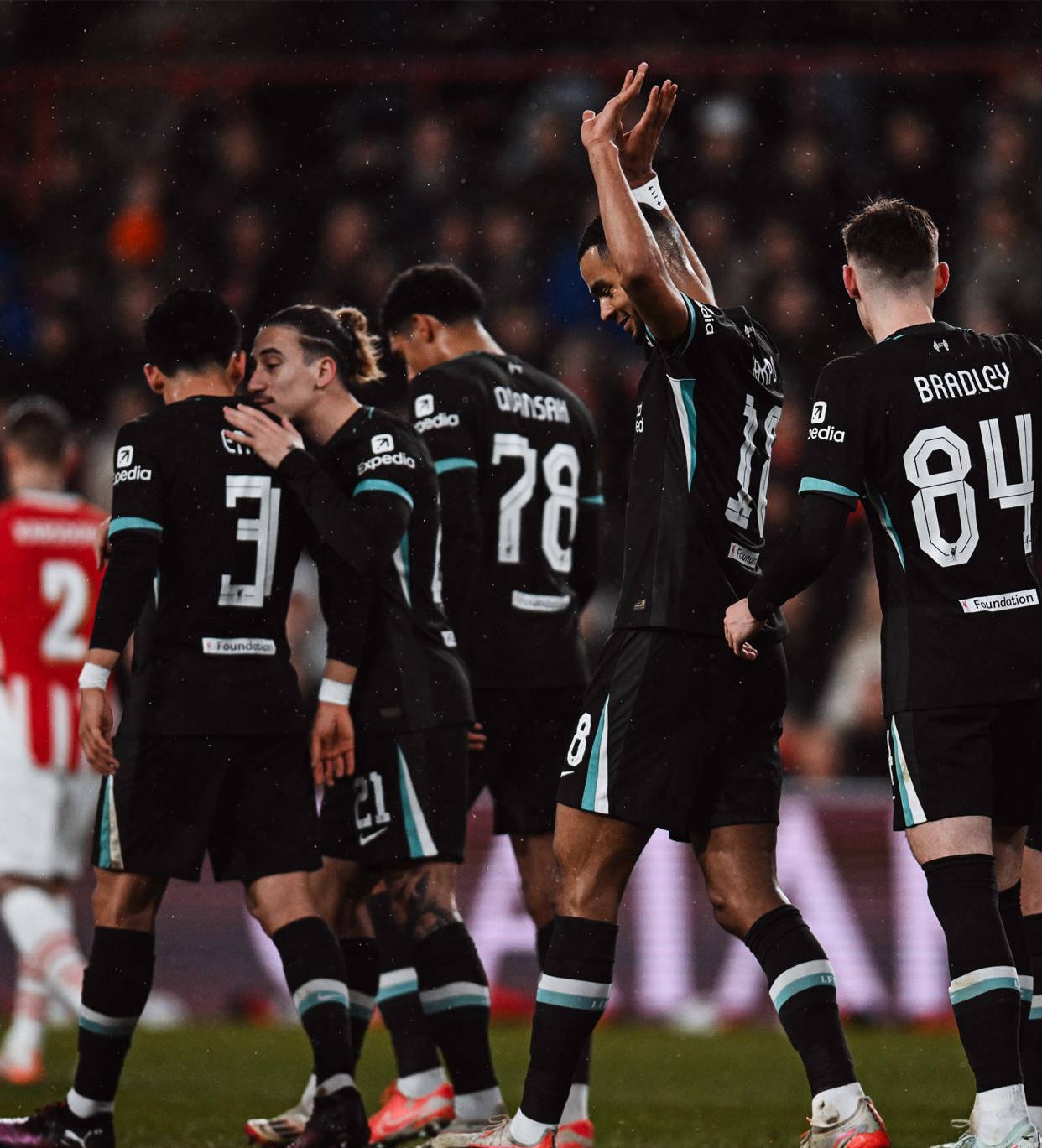 九游官网-包含曼城轰出大胜，轻松晋级欧冠八强的词条